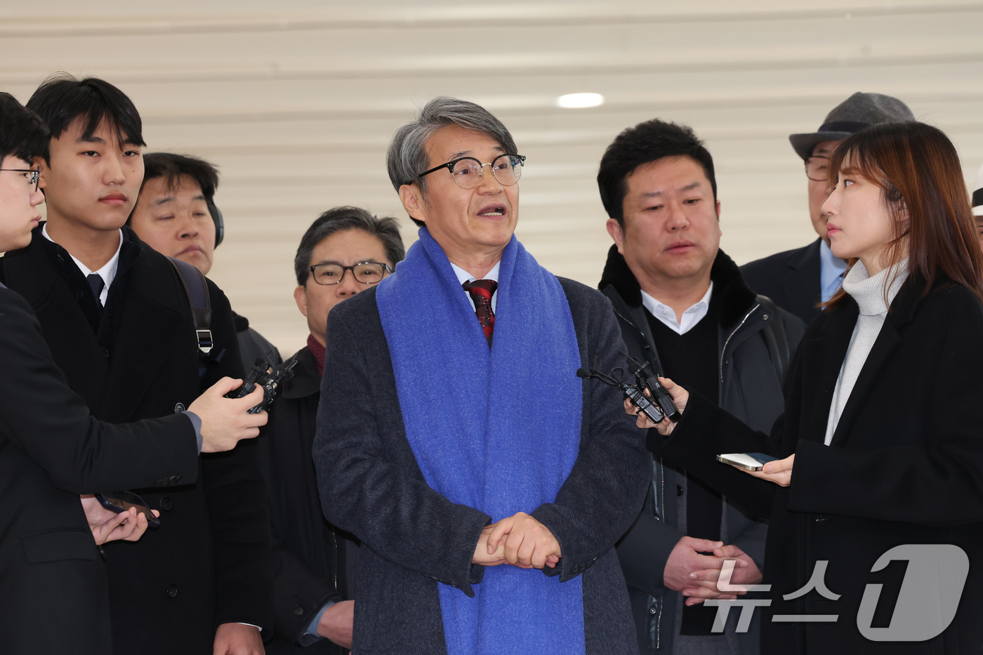 (서울=뉴스1) 장수영 기자 = 김건희 여사에게 명품 가방을 선물한 것으로 알려진 최재영 목사가 9일 오전 서울 종로구 광화문 KT 빌딩에 위치한 김건희 특검에 참고인 신분으로 출 …