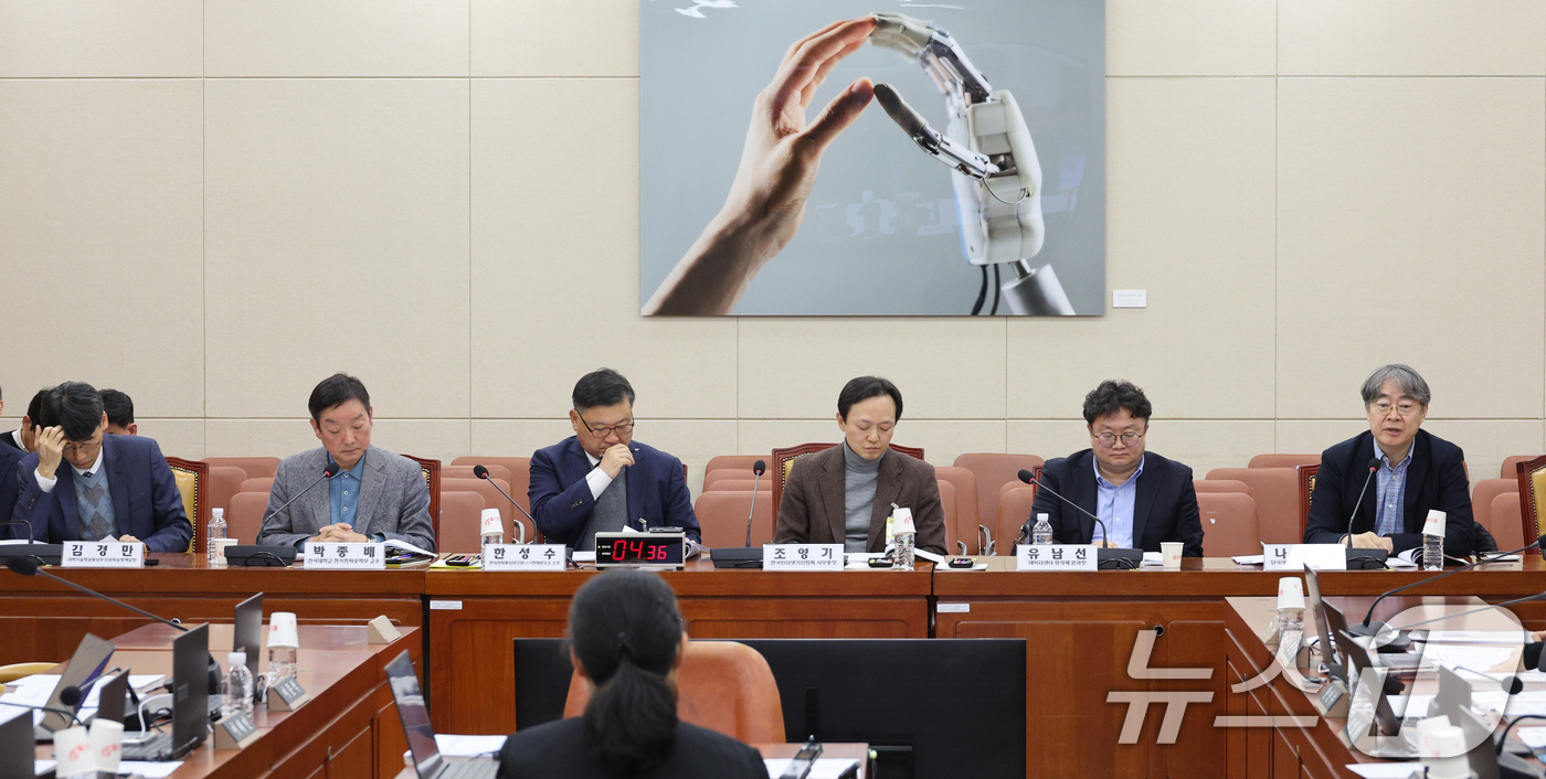 (서울=뉴스1) 신웅수 기자 = 9일 서울 여의도 국회 과학기술정보방송통신위원회에서 인공지능(AI) 제정법 관련 입법 공청회가 열리고 있다. 2025.12.9/뉴스1