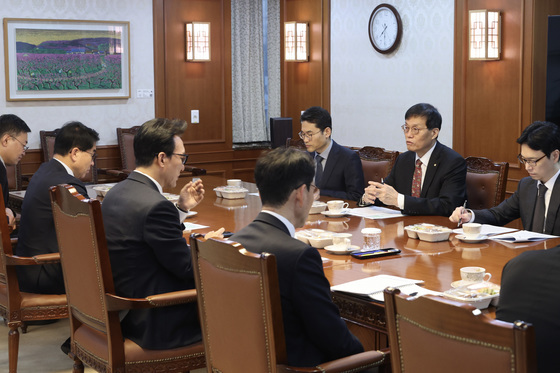 이창용 한은 총재와 경제현안 간담회 갖는 김민석 총리