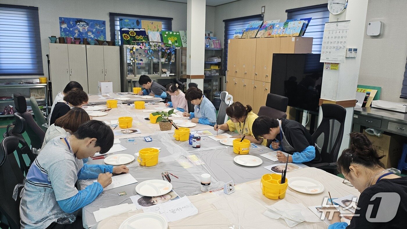 본문 이미지 - 강원 강릉시, 2025 강원형일자리 참여자 작품 전시회 개최.&#40;강릉시 제공, 재판매 및 DB 금지&#41; 2025.12.9/뉴스1