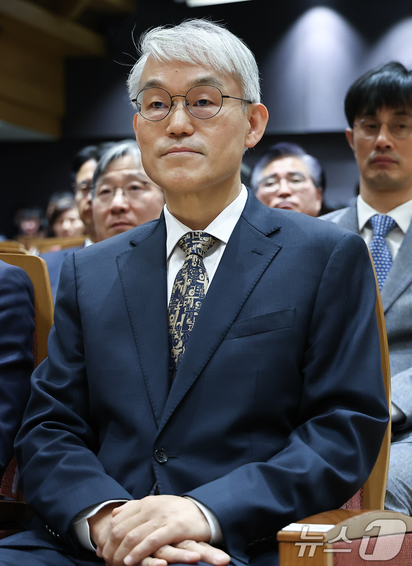 (서울=뉴스1) 김도우 기자 = 천대엽 법원행정처장을 비롯한 참석자들이 9일 서울 서초구 서울법원종합청사에서 열린 '국민을 위한 사법제도 개편 과제 공청회'에 참석해 있다. 202 …