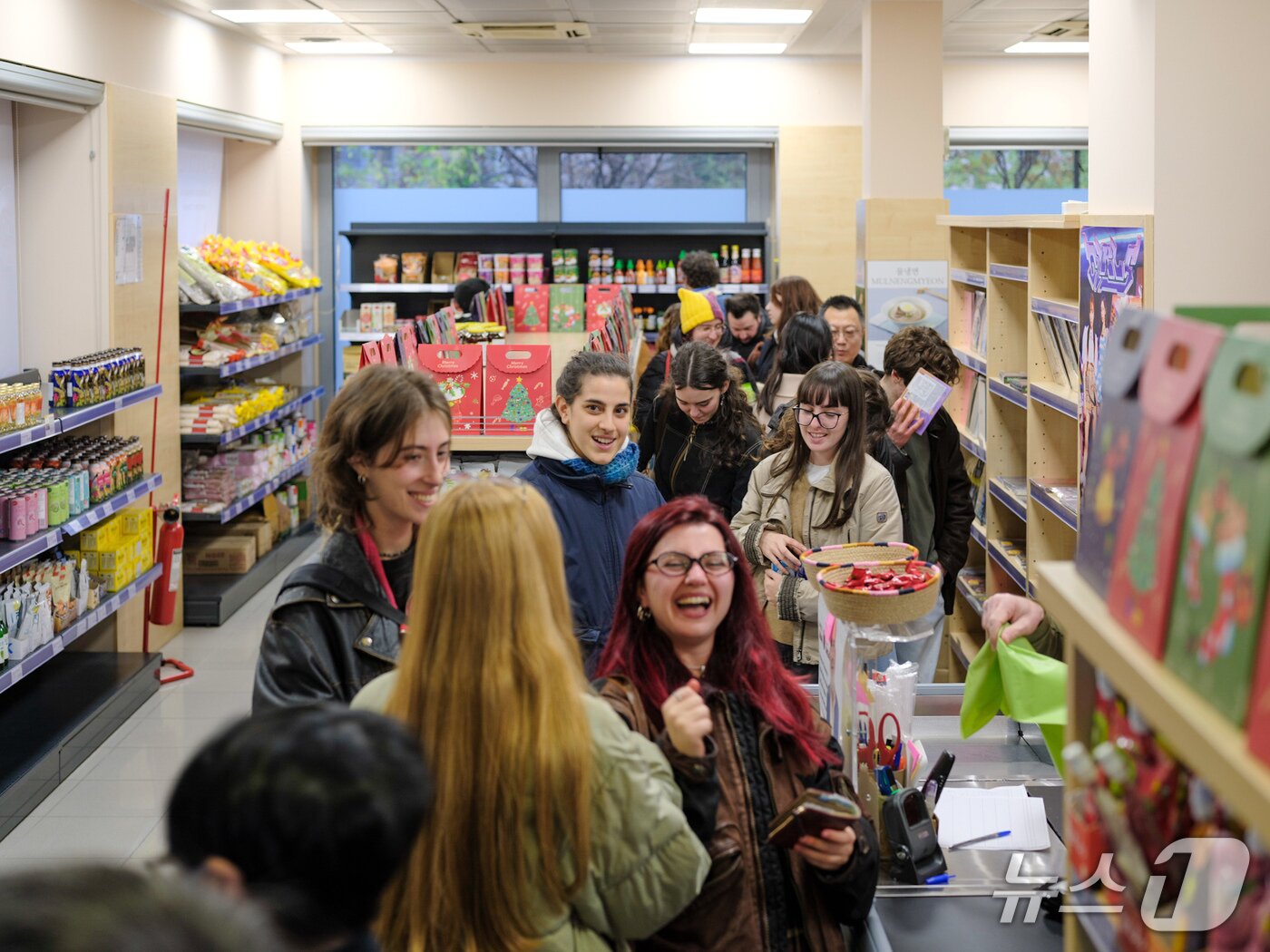본문 이미지 - 이탈리아 파도바 K-Shop 내 마련된 &#39;진안홍삼 홍보관&#39;. &#40;진안군제공. 재판매 및 DB금지&#41;2025.12.9/뉴스1