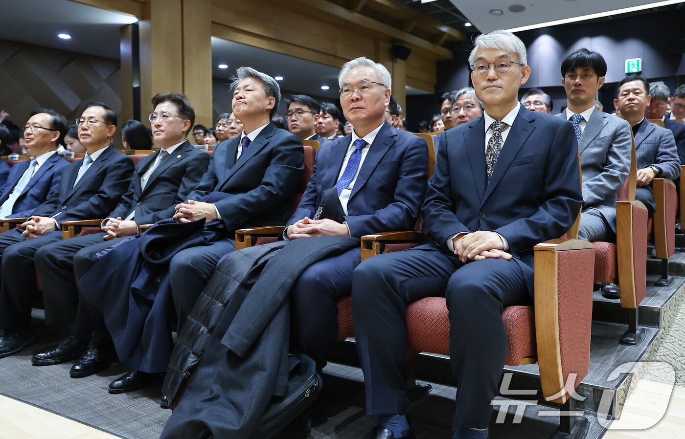 본문 이미지 - 천대엽 법원행정처장을 비롯한 참석자들이 9일 서울 서초구 서울법원종합청사에서 열린 &#39;국민을 위한 사법제도 개편 과제 공청회&#39;에 참석해 있다. 2025.12.9/뉴스1 ⓒ News1 김도우 기자