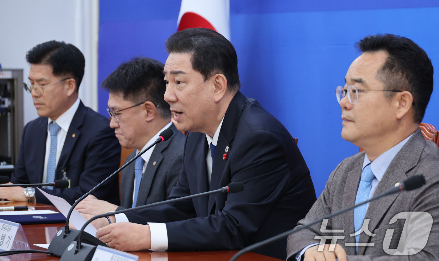 (서울=뉴스1) 신웅수 기자 = 김병기 더불어민주당 원내대표가 9일 서울 여의도 국회에서 열린 대중소기업 기술 분쟁 해결을 위한 상생협약식에서 인사말을 하고 있다. 2025.12. …