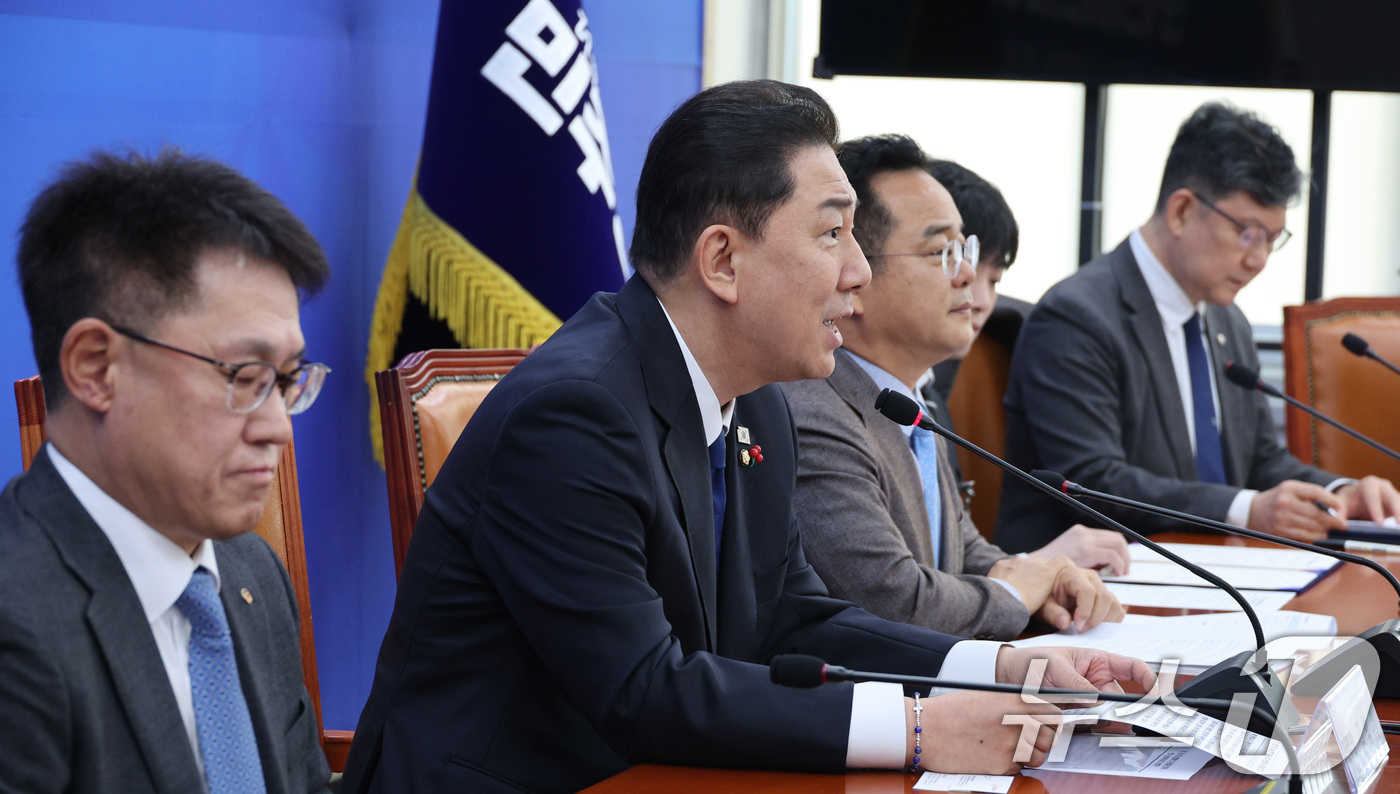 (서울=뉴스1) 신웅수 기자 = 김병기 더불어민주당 원내대표가 9일 서울 여의도 국회에서 열린 대중소기업 기술 분쟁 해결을 위한 상생협약식에서 인사말을 하고 있다. 2025.12. …