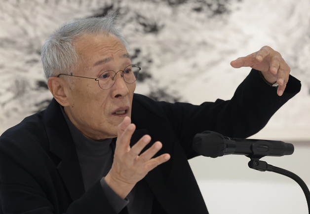 황석영 "모든 것은 순환"…600년 팽나무 통해 '생명의 순환' 역설(종합)