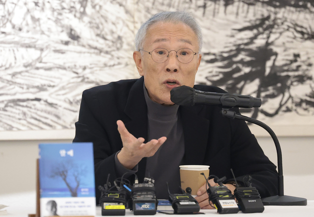 '할매'로 돌아온 황석영 작가