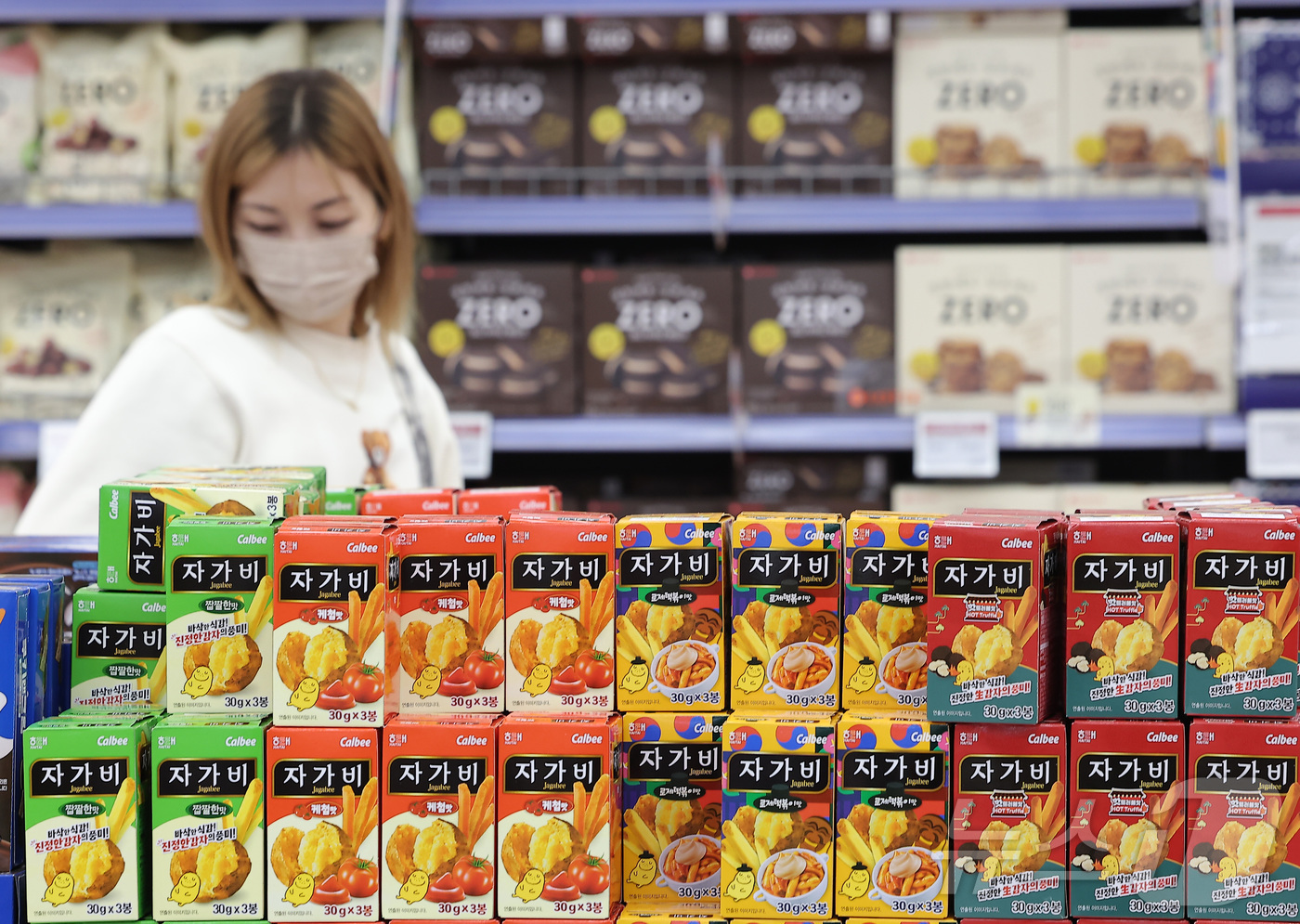 (서울=뉴스1) 김성진 기자 = 연말을 맞아 빵류와 가공식품을 중심으로 가격 상승세가 이어지면서 소비자 장바구니 부담이 커지고 있다.9일 농림축산식품부에 따르면, 11월 국제 곡물 …