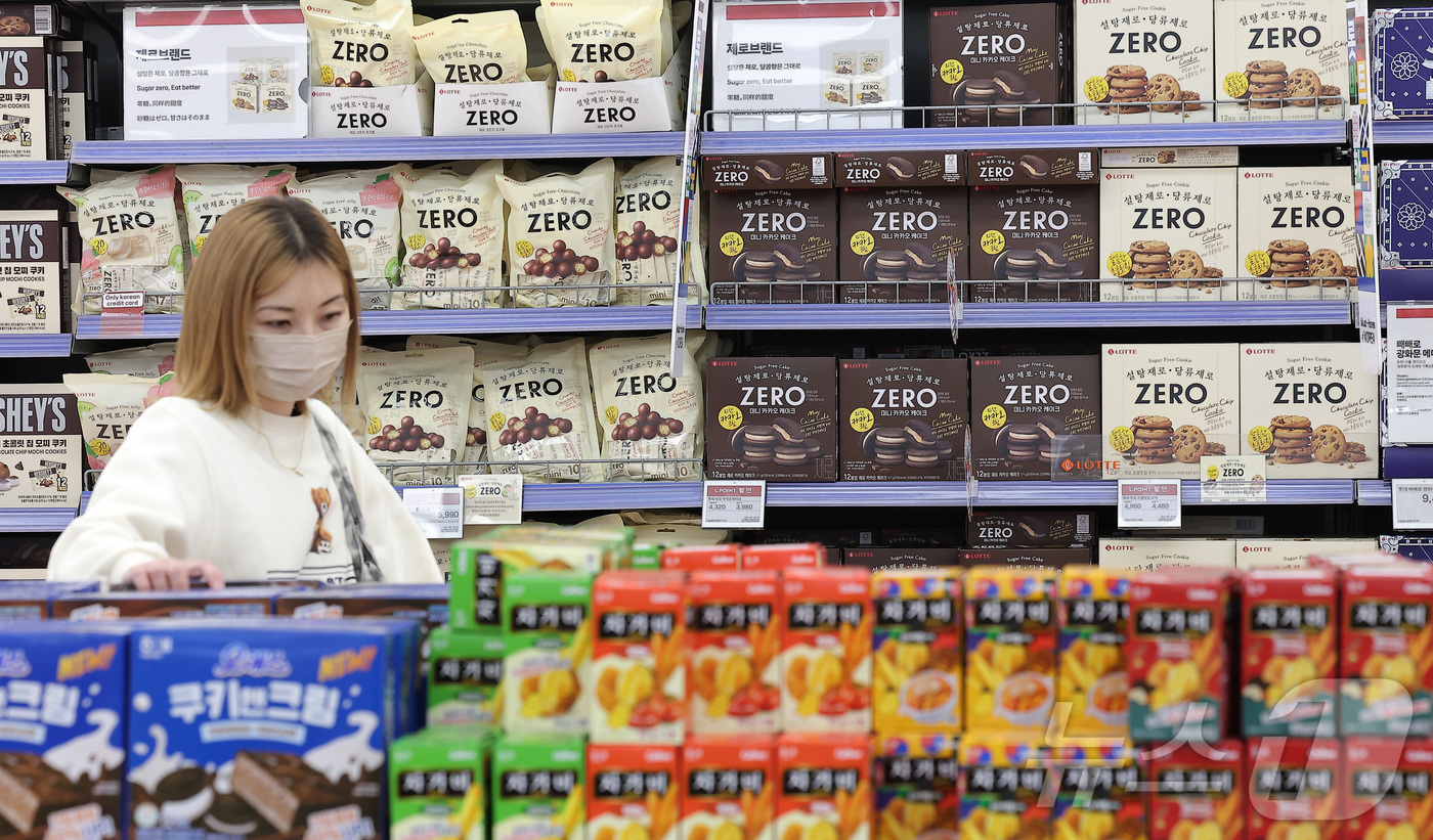 (서울=뉴스1) 김성진 기자 = 연말을 맞아 빵류와 가공식품을 중심으로 가격 상승세가 이어지면서 소비자 장바구니 부담이 커지고 있다.9일 농림축산식품부에 따르면, 11월 국제 곡물 …