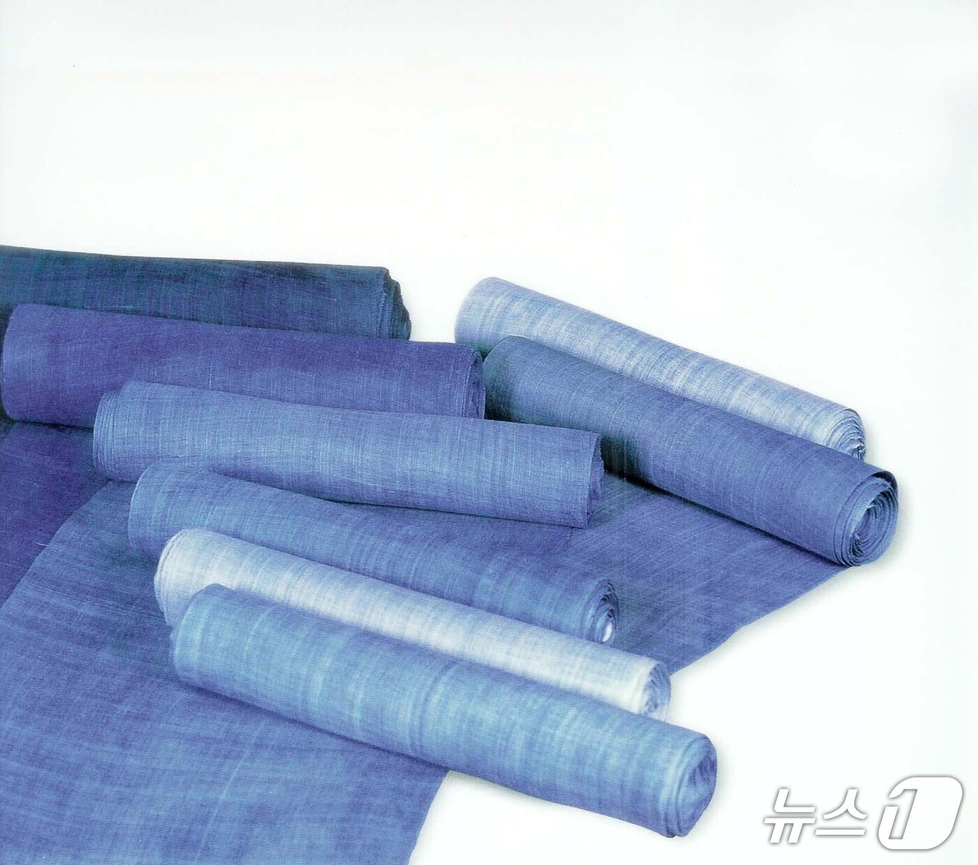 본문 이미지 - 전흥자 작가 쪽염색 작품.&#40;양양군 제공, 재판매 및 DB 금지&#41; 2025.12.9/뉴스1