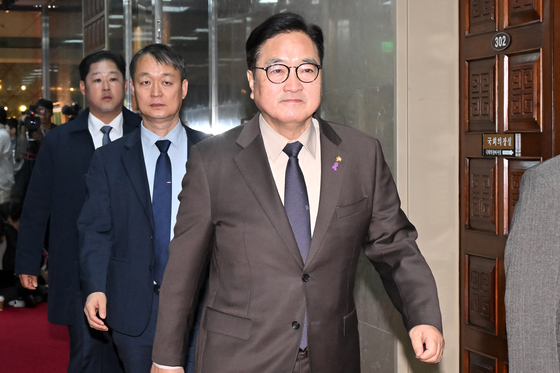 여야 원내대표 회동 향하는 우원식