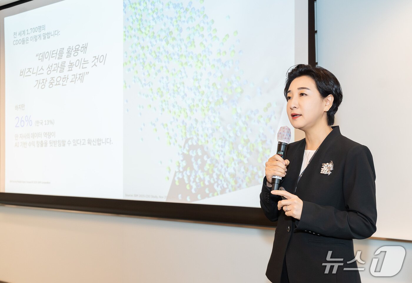 본문 이미지 - 이수정 한국IBM 사장이 서울 여의도 Three IFC 6층 IBM 미디어 오픈하우스에서 발언하고 있다. 2025.12.9 뉴스1(한국IBM 제공)