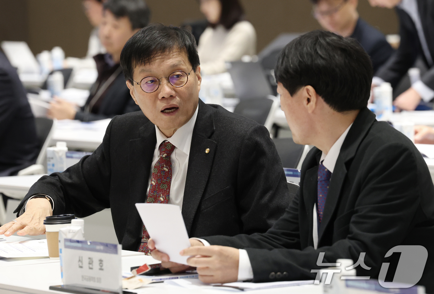 (서울=뉴스1) 오대일 기자 = 이창용 한국은행 총재가 9일 오후 서울 중구 한국은행 별관 컨퍼런스홀에서 '잠재성장률 제고를 위한 금융의 역할'을 주제로 열린 한국금융학회-한국은행 …