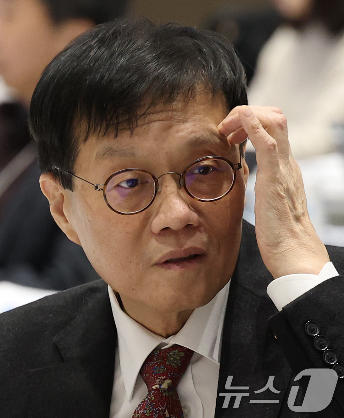 (서울=뉴스1) 오대일 기자 = 이창용 한국은행 총재가 9일 오후 서울 중구 한국은행 별관 컨퍼런스홀에서 '잠재성장률 제고를 위한 금융의 역할'을 주제로 열린 한국금융학회-한국은행 …