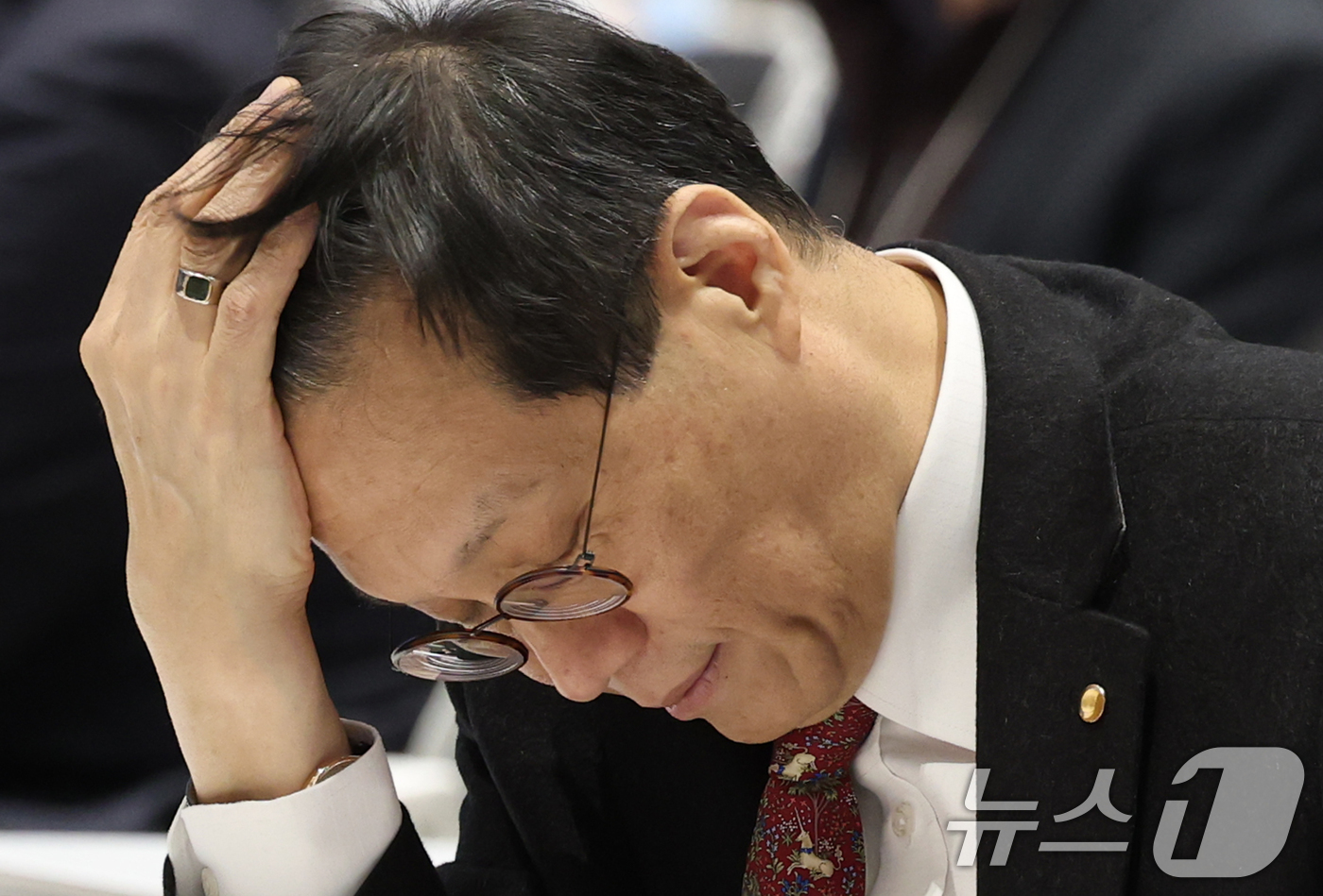 (서울=뉴스1) 오대일 기자 = 이창용 한국은행 총재가 9일 오후 서울 중구 한국은행 별관 컨퍼런스홀에서 '잠재성장률 제고를 위한 금융의 역할'을 주제로 열린 한국금융학회-한국은행 …