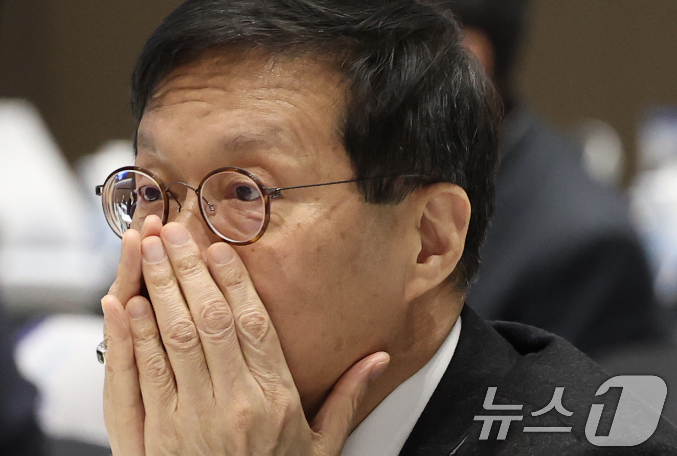 (서울=뉴스1) 오대일 기자 = 이창용 한국은행 총재가 9일 오후 서울 중구 한국은행 별관 컨퍼런스홀에서 '잠재성장률 제고를 위한 금융의 역할'을 주제로 열린 한국금융학회-한국은행 …