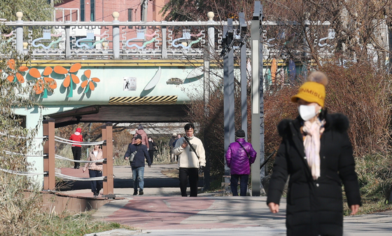 중부 중심 약한 비·눈…낮 최고 14도 '포근'[오늘날씨]