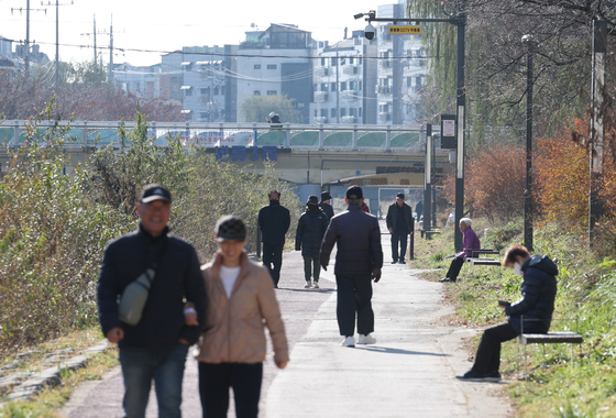 [오늘의 날씨] 경기(10일, 수)…"흐린 날씨…낮 기온 평년보다 높아"