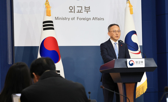 브리핑하는 박일 외교부 대변인