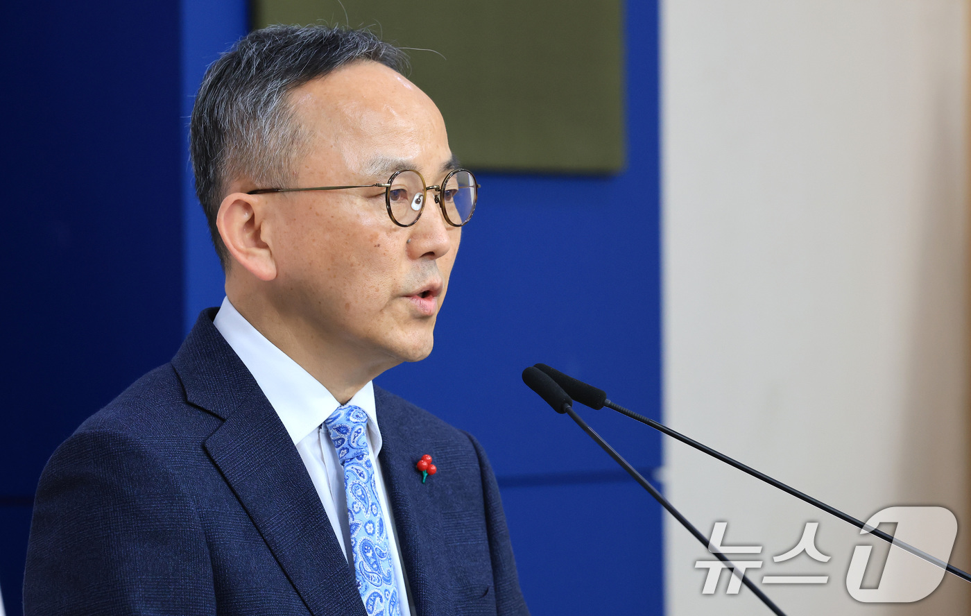 (서울=뉴스1) 임세영 기자 = 박일 외교부 대변인이 9일 서울 종로구 외교부 청사에서 정례브리핑을 하고 있다. 2025.12.9/뉴스1