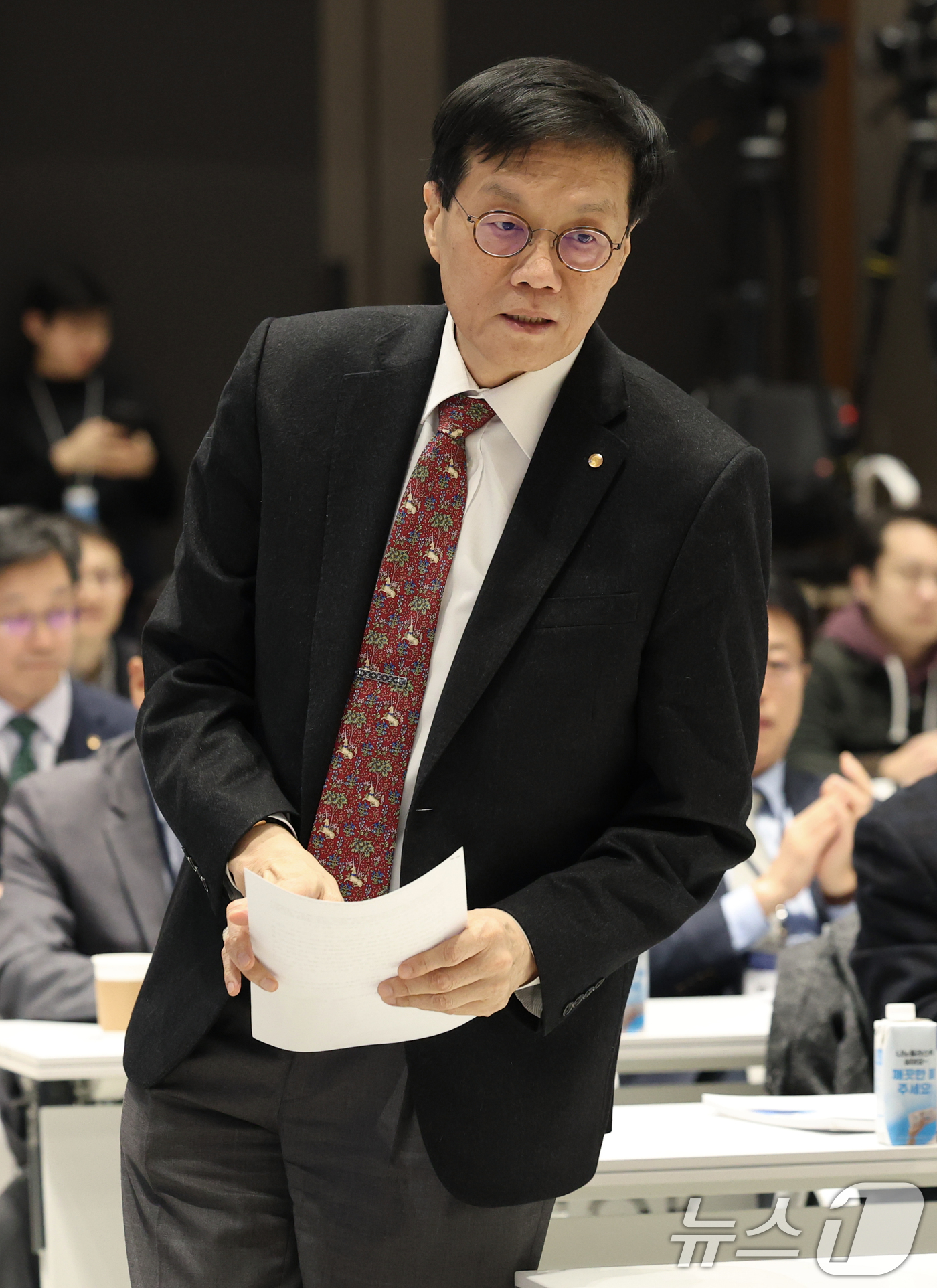 (서울=뉴스1) 오대일 기자 = 이창용 한국은행 총재가 9일 오후 서울 중구 한국은행 별관 컨퍼런스홀에서 '잠재성장률 제고를 위한 금융의 역할'을 주제로 열린 한국금융학회-한국은행 …