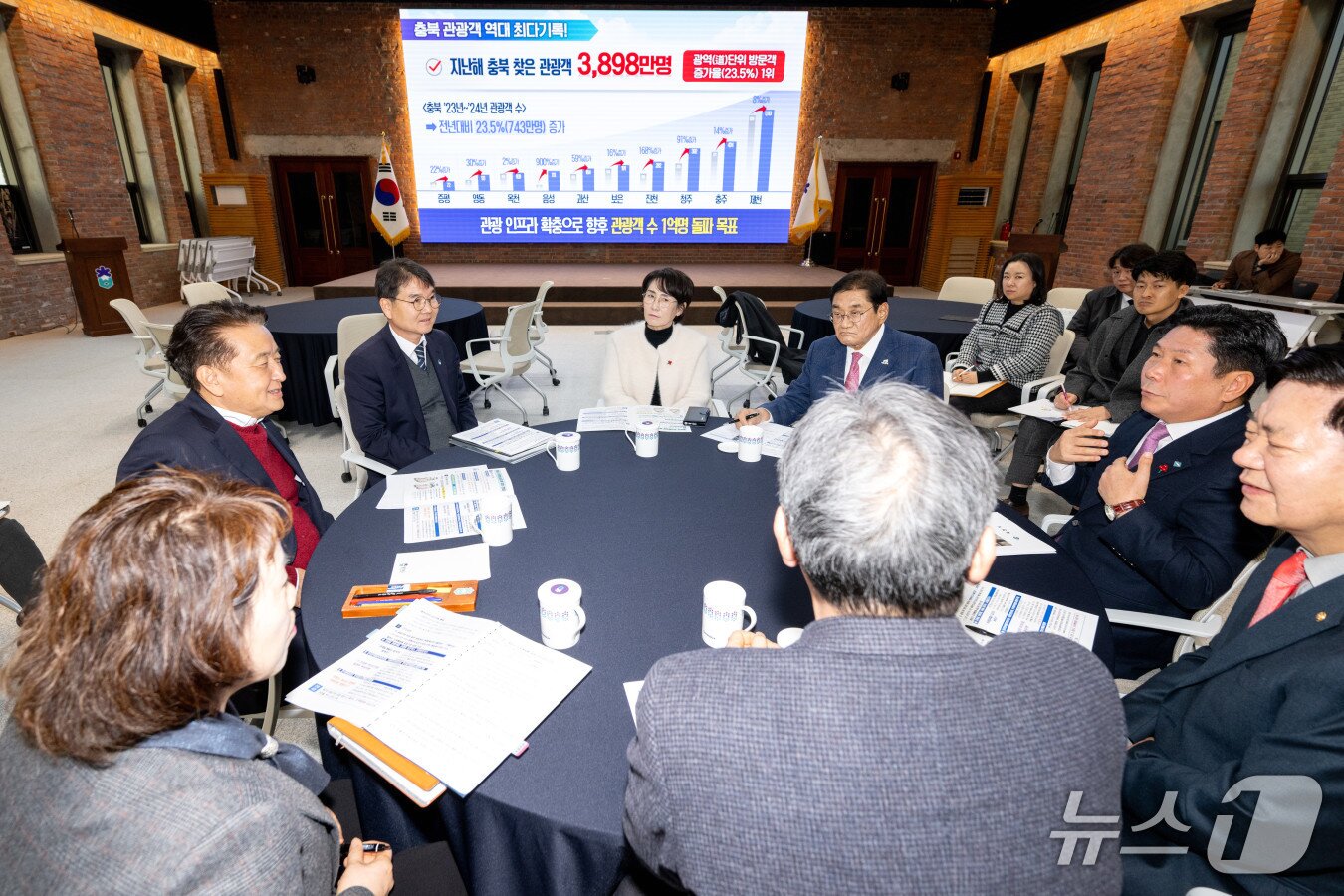 본문 이미지 -  제천시 민·관 대표, 충북도지사 만나 공공기관 제천 이전 건의.&#40;제천시 제공, 재판매 및 DB금지&#41;/뉴스1