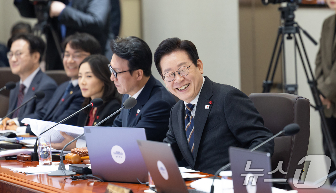 (서울=뉴스1) 허경 기자 = 이재명 대통령이 9일 서울 용산 대통령실 청사에서 열린 국무회의를 주재하고 있다. (대통령실 제공. 재판매 및 DB 금지) 2025.12.9/뉴스1