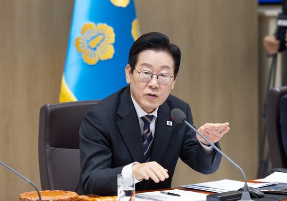 李대통령 "반도체 소부장 위기의식…생태계 조성 각별히 신경"