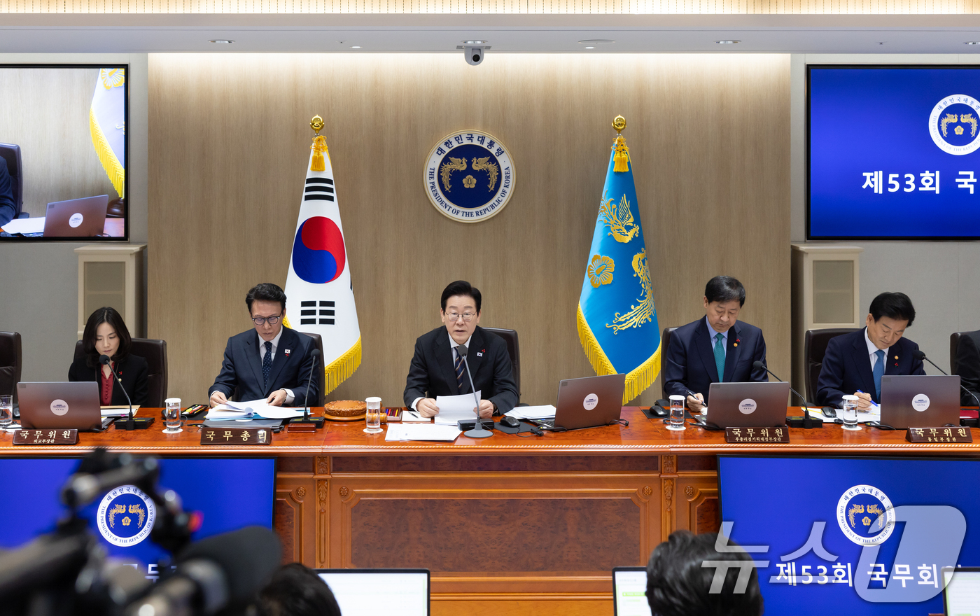 (서울=뉴스1) 허경 기자 = 이재명 대통령이 9일 서울 용산 대통령실 청사에서 열린 국무회의에서 발언하고 있다. (대통령실 제공. 재판매 및 DB 금지) 2025.12.9/뉴스1 …