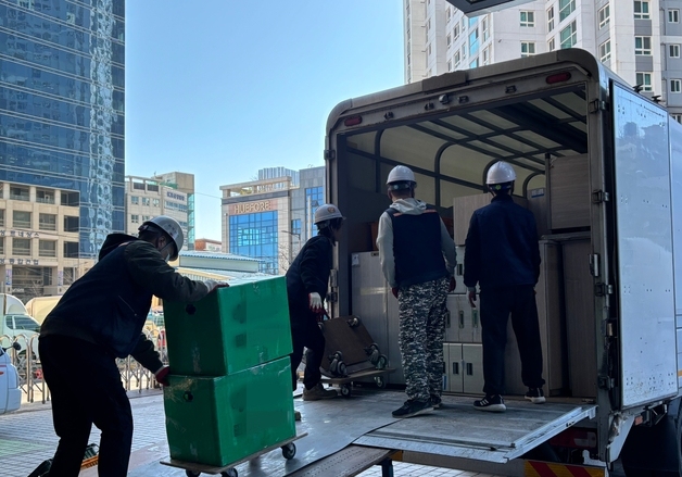 "오늘은 해수부 이삿날입니다"…공사·이사·시장 차량으로 '분주'