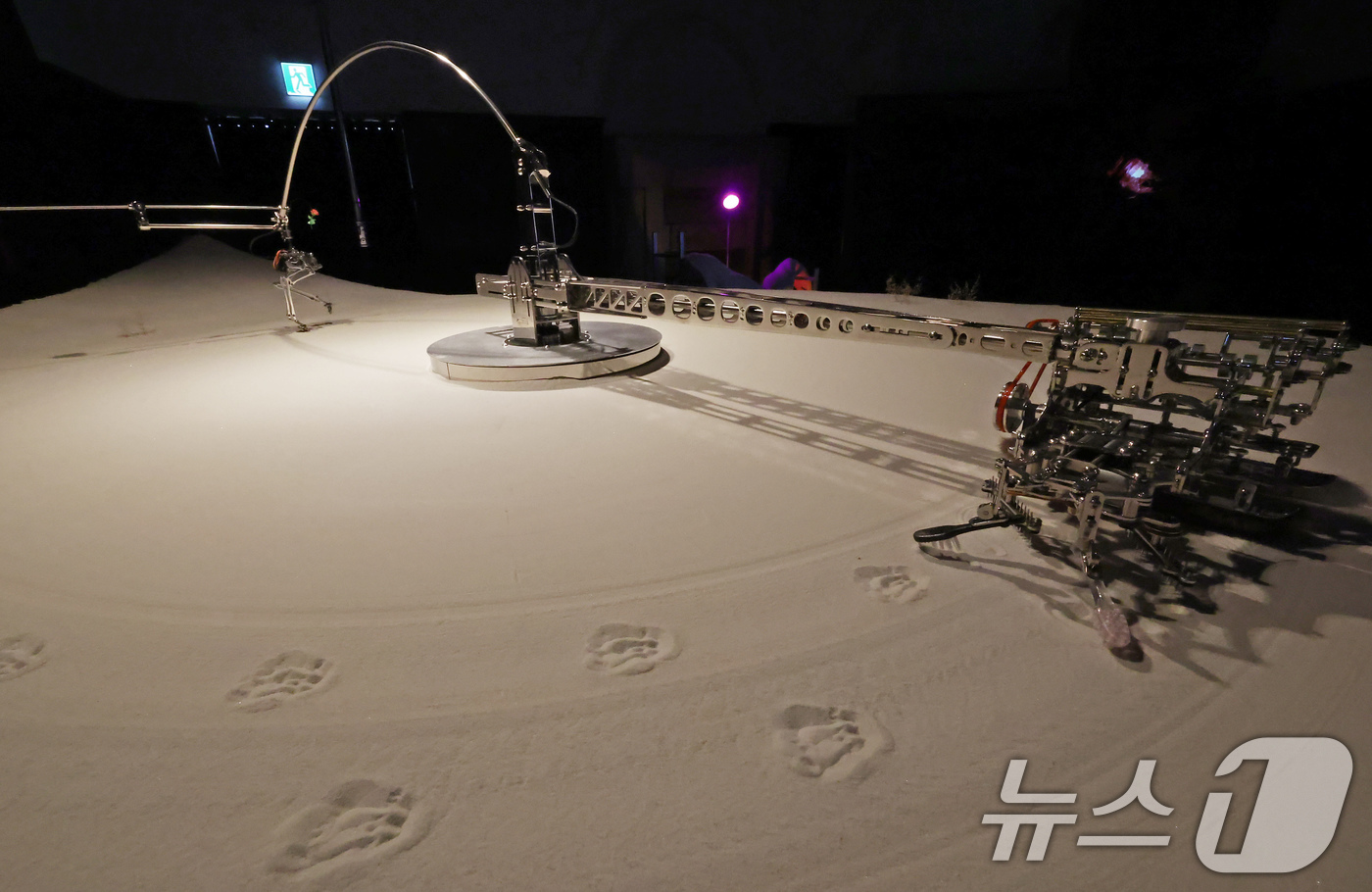 (서울=뉴스1) 장수영 기자 = 9일 서울 중구 문화역서울284에서 열린 제4회 서울융합예술페스티벌 언폴드엑스 행사장에 작품이 전시돼 있다. 2025.12.9/뉴스1