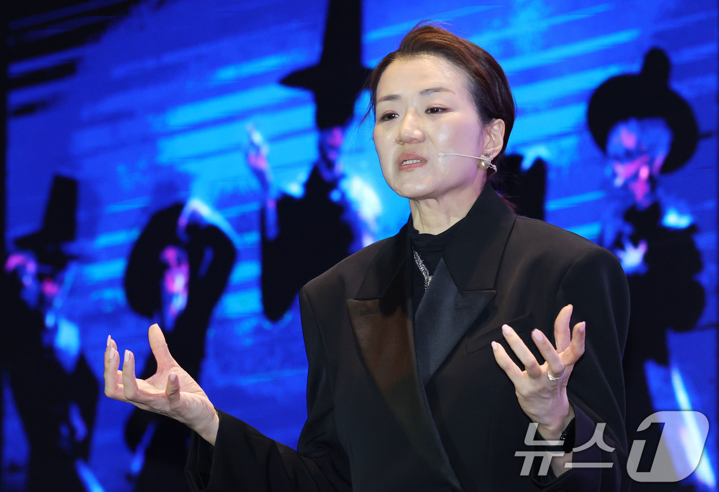 (서울=뉴스1) 이광호 기자 = 조현민 한진 사장이 9일 오후 서울 용산구 드래곤시티호텔에서 열린 '한진 언박싱데이 2025'에서 주제발표를 하고 있다.  2025.12.9/뉴스1 …