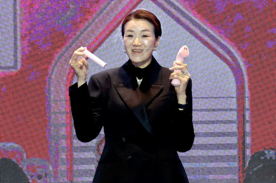 언박싱데이 주제 발표하는 조현민 사장