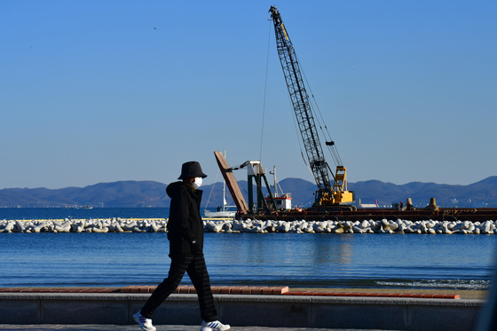 포항 영일대 해상누각 옆에 방파제…"경관 나빠져" 시민 불만