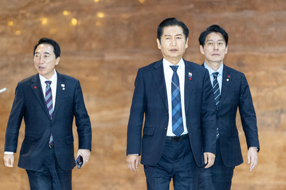 의원총회 향하는 정청래