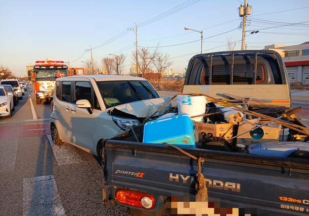 전주 여의동 사거리서 승용차-트럭 충돌…1명 사망