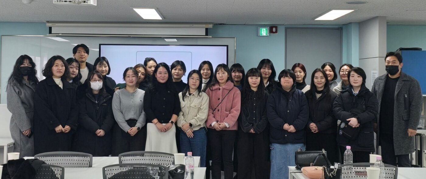 본문 이미지 - 2025년 이사 총회에 참석한 한국동물보건사협회 이사들이 기념 사진을 찍고 있다&#40;협회 제공&#41;. ⓒ 뉴스1