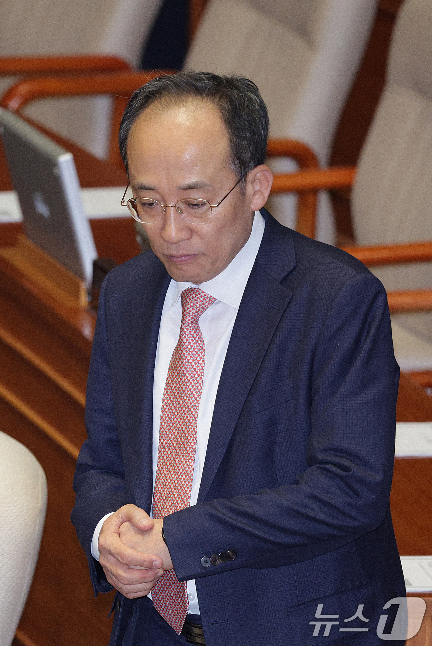 (서울=뉴스1) 신웅수 기자 = 추경호 국민의힘 의원이 9일 서울 여의도 국회에서 열린 제429회국회(정기회) 제16차 본회의에 참석하고 있다. 2025.12.9/뉴스1