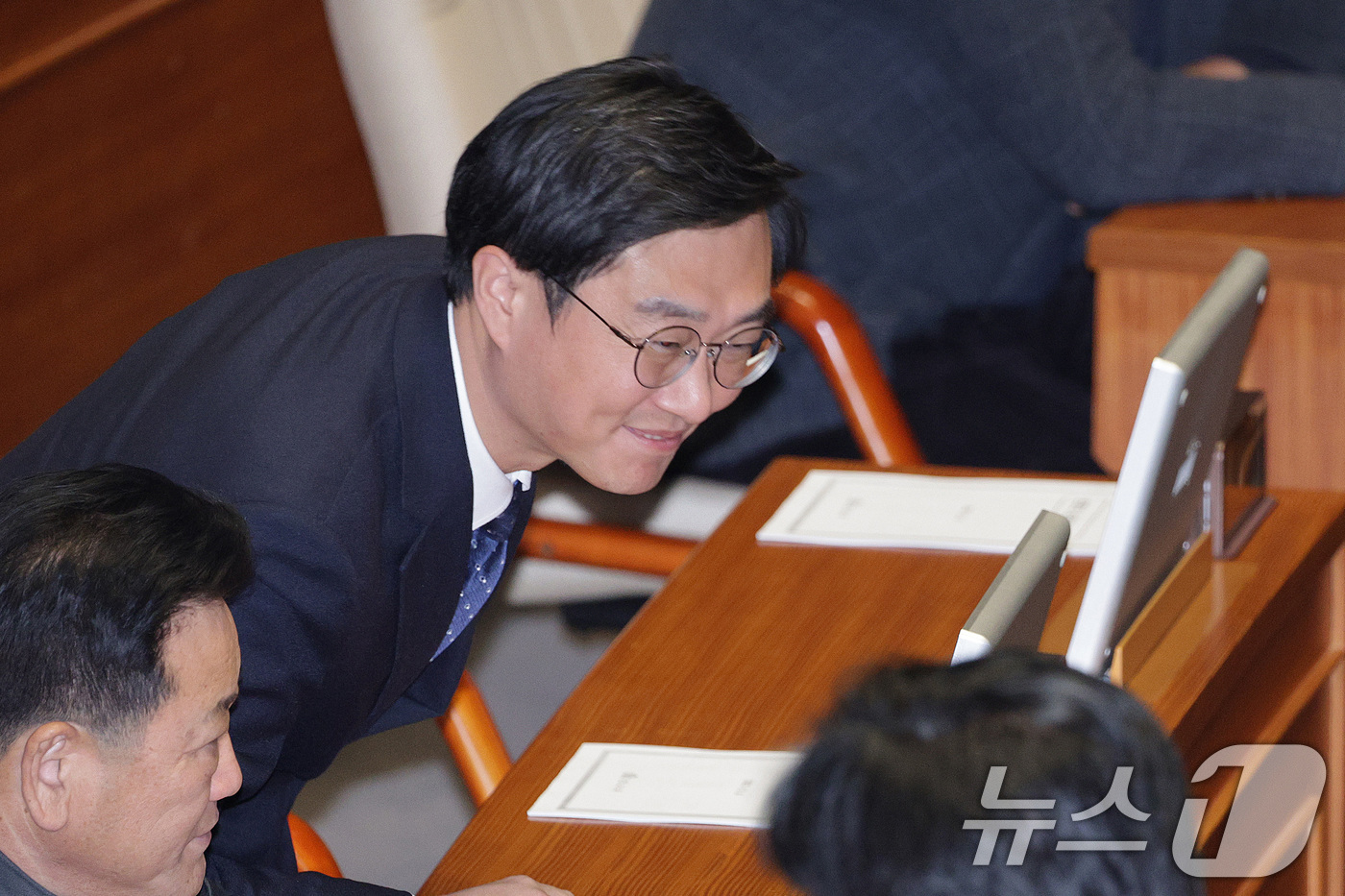 (서울=뉴스1) 신웅수 기자 = 장경태 더불어민주당 의원이 9일 서울 여의도 국회에서 열린 제429회국회(정기회) 제16차 본회의에 참석하고 있다. 2025.12.9/뉴스1