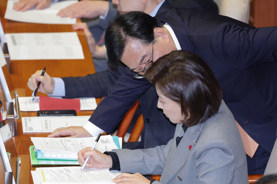 '패트' 가맹사업법 본회의 상정…국힘 나경원 필리버스터 돌입