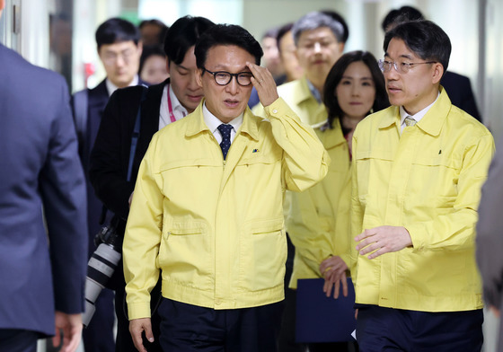 재외국민 보호 점검회의 참석하는 김민석 총리