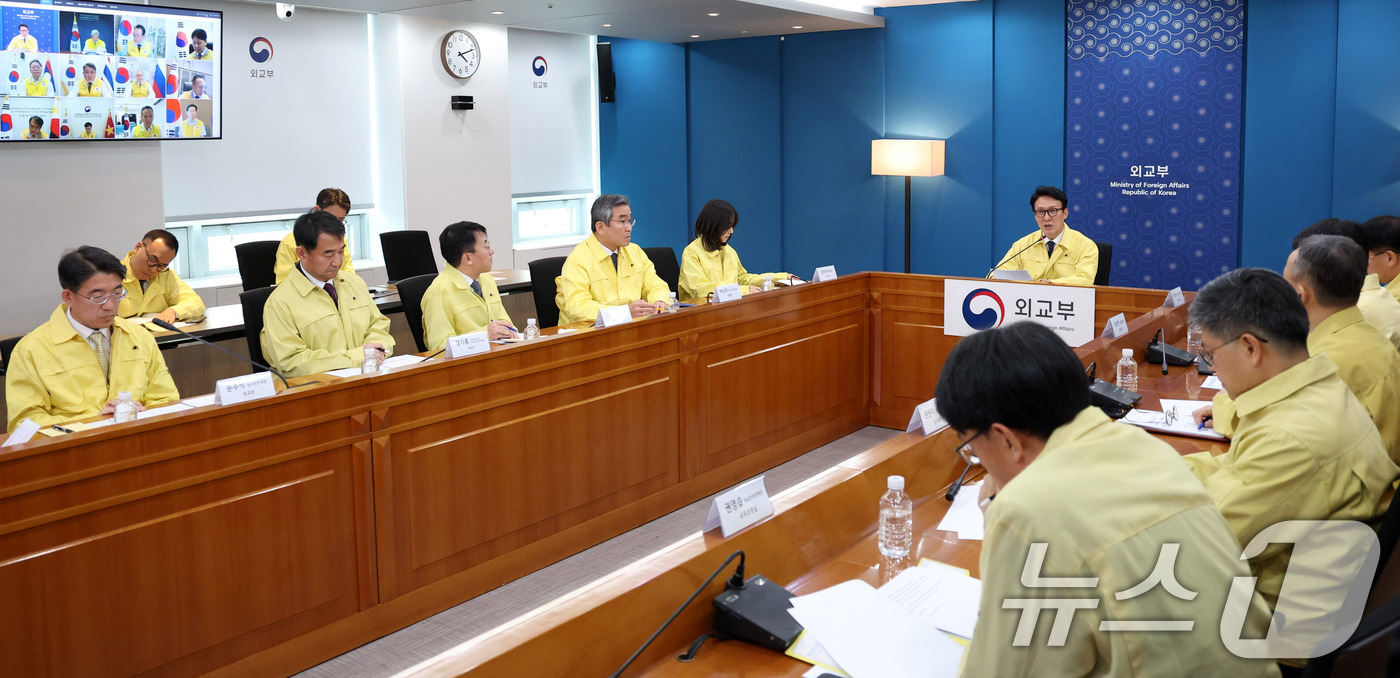 (서울=뉴스1) 임세영 기자 = 김민석 국무총리가 9일 오후 서울 종로구 정부서울청사 외교부 종합상황실에서 열린 재외국민 보호 점검회의에서 발언하고 있다. (공동취재) 2025.1 …