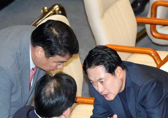 대화 나누는 국힘 지도부