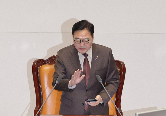 나경원 발언 제지하는 우원식 의장