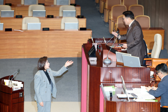 국민의힘 무제한토론 돌입 '우원식 의장에게 항의하는 나경원 의원'