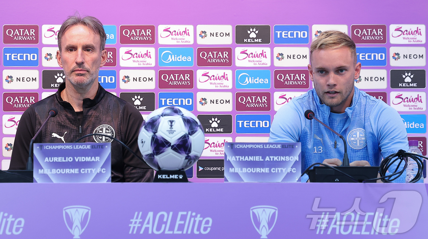 (서울=뉴스1) 김성진 기자 = 멜버른 시티 나다니엘 앳킨슨(오른쪽)이 9일 서울 마포구 서울월드컵경기장에서 열린 2025~2026시즌 아시아축구연맹(AFC) 챔피언스리그 엘리트( …