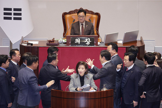 필리버스터 충돌하는 여야