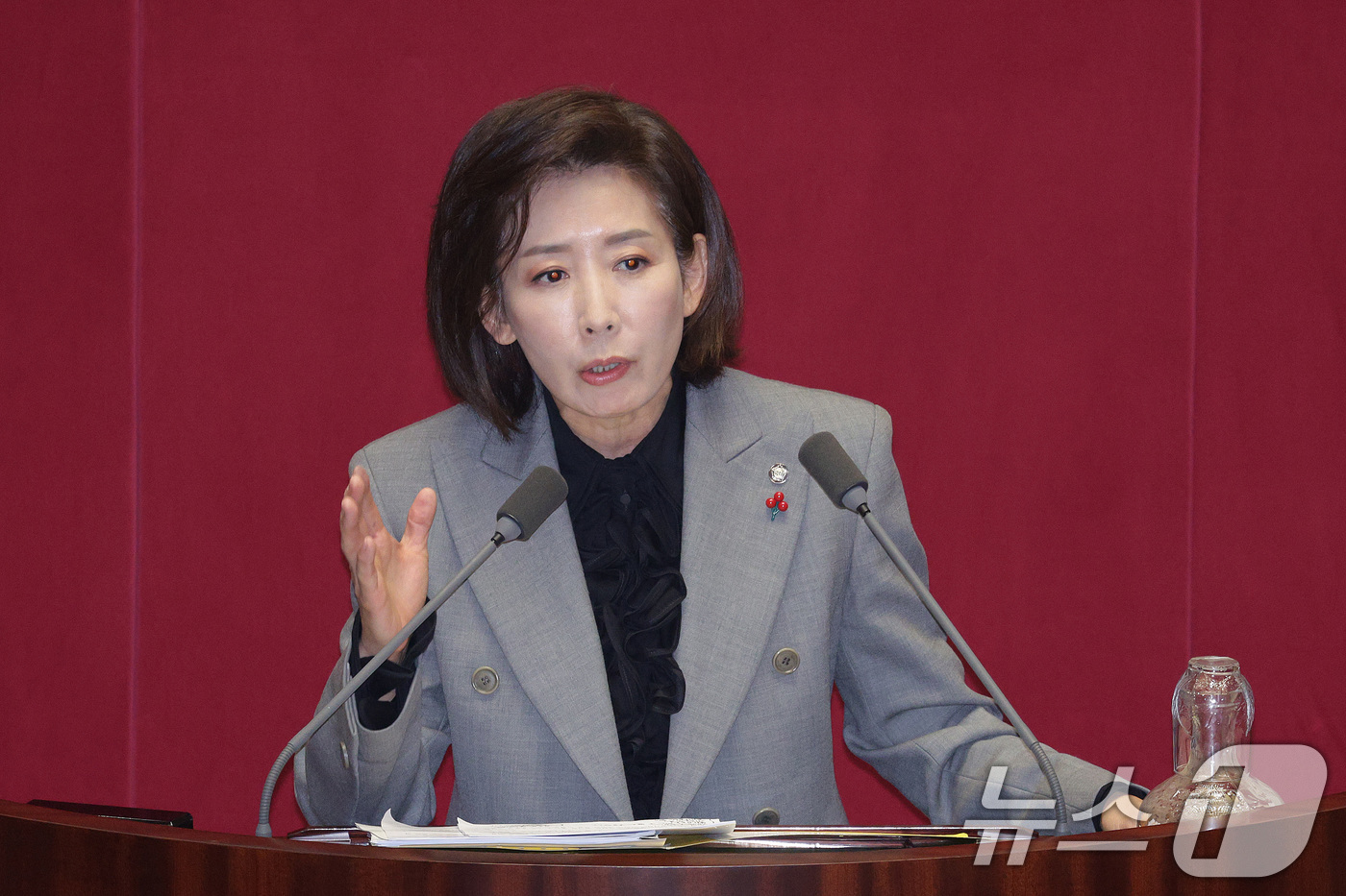 (서울=뉴스1) 신웅수 기자 = 나경원 국민의힘 의원이 9일 서울 여의도 국회에서 열린 제429회국회(정기회) 제16차 본회의에서 가맹사업거래의 공정화에 관한 법률 일부개정법률안에 …