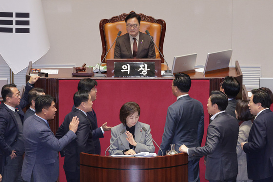 모든 법안 필리버스터 돌입한 국민의힘