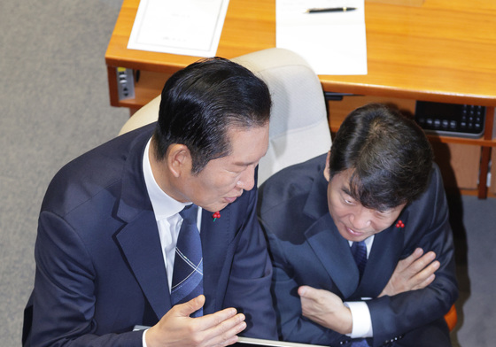 대화하는 민주당 지도부